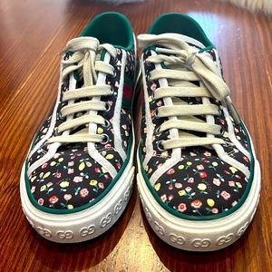 Gucci tennis shoes